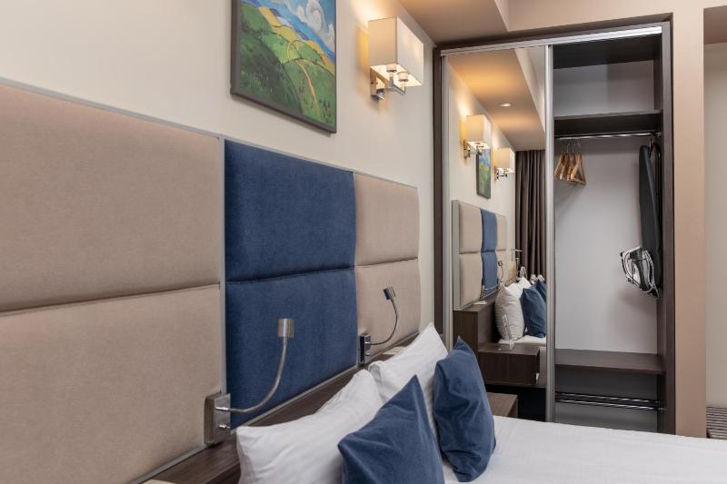 Deluxe Double Room image 1