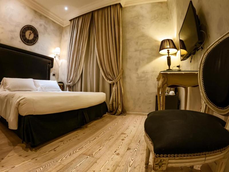 Deluxe Double Room image 3