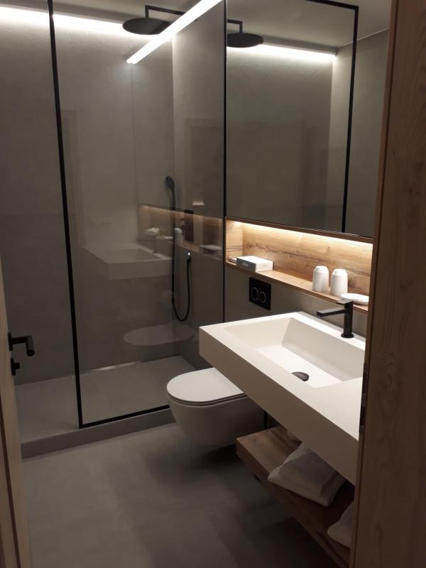 Deluxe Double Room image 2