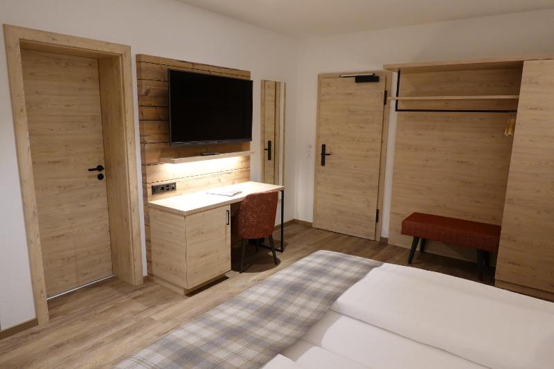 Deluxe Double Room image 3