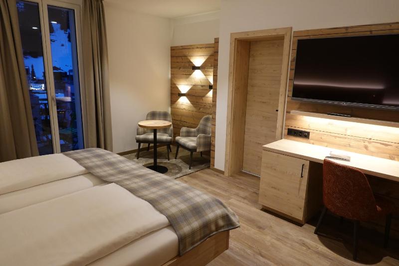 Deluxe Double Room image 2