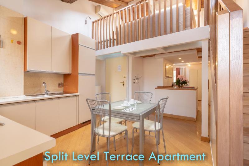 Deluxe Apartment - Split Level image 1