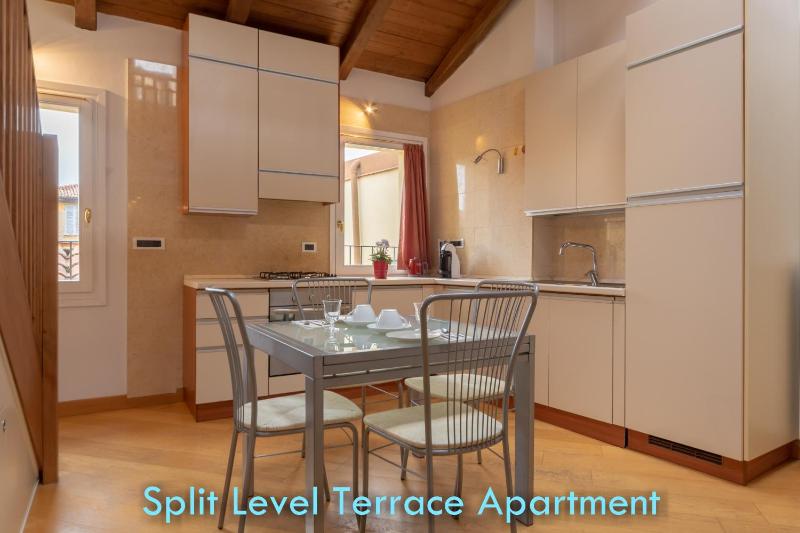 Deluxe Apartment - Split Level image 2
