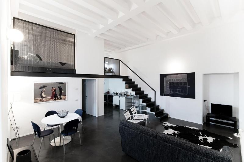 Loft Alle Mura - byMyHomeinComo - image 1
