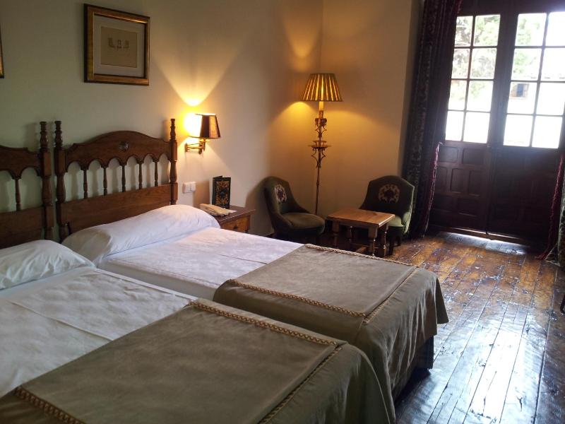 Standard Room (2 Adults + 1 Child) image 2