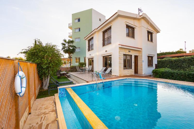 Buena Vista Villa - image 1