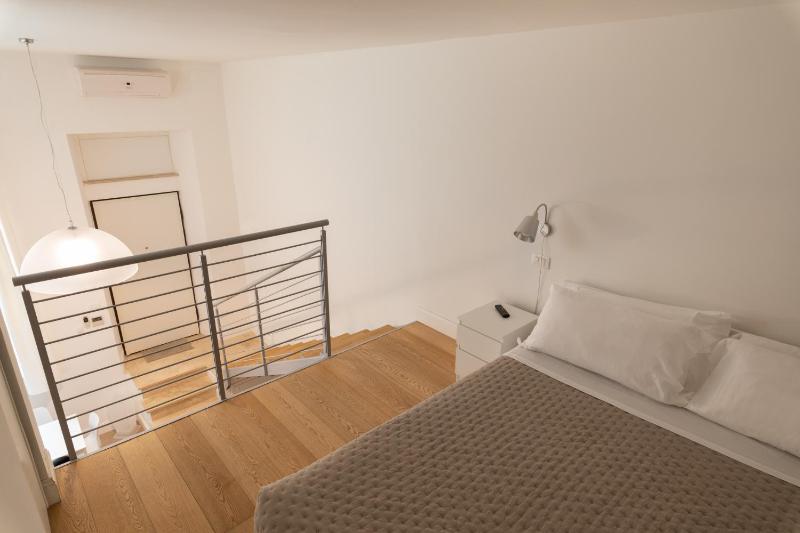 Studio with Terrace - Split Level image 4