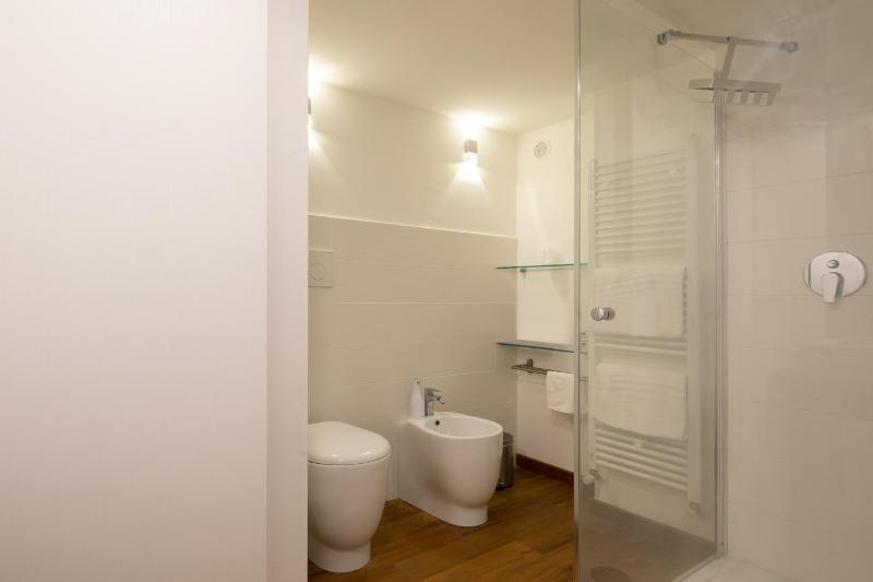 Deluxe One-Bedroom Apartment image 4