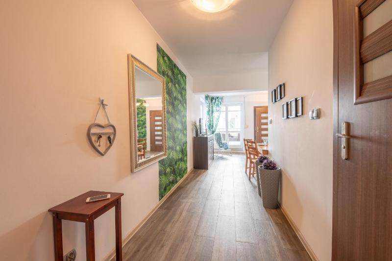 Victus Cozy Apartment with Underground Parking by Noclegi Renters - image 12