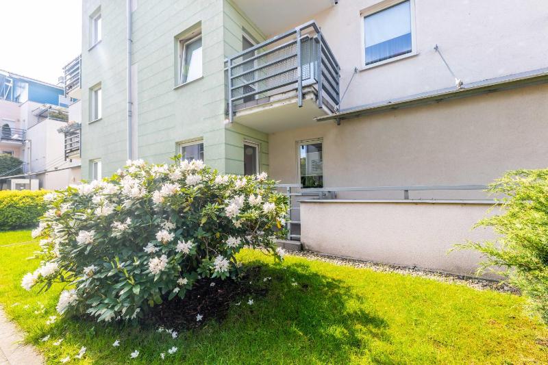 Victus Cozy Apartment with Underground Parking by Noclegi Renters - image 6
