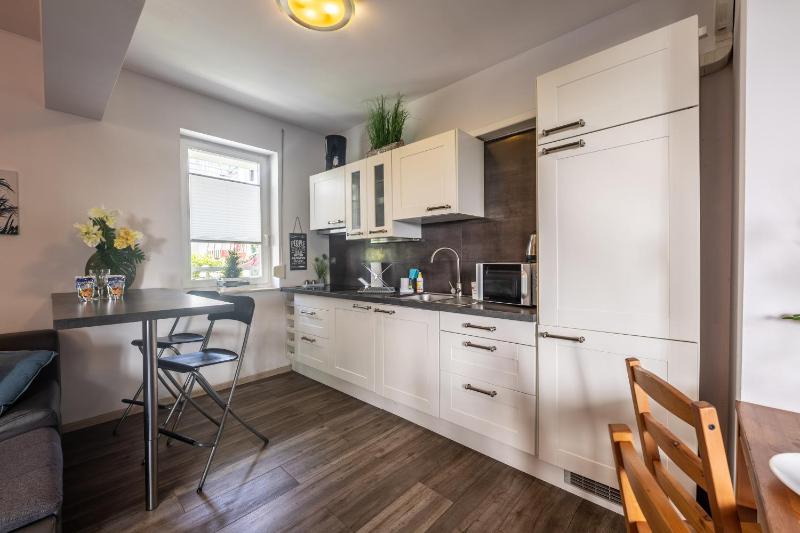 Victus Cozy Apartment with Underground Parking by Noclegi Renters - image 4