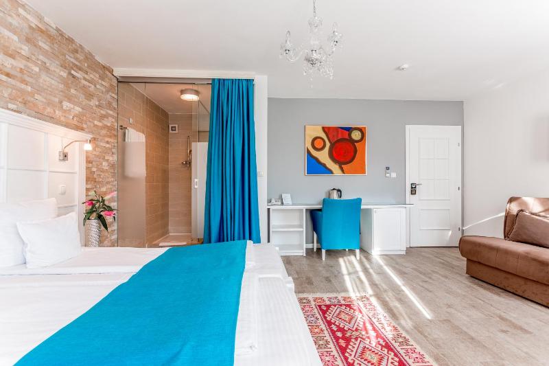Double Room image 4