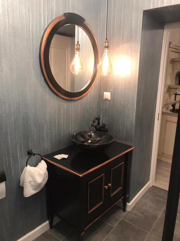 Superior King Room image 3