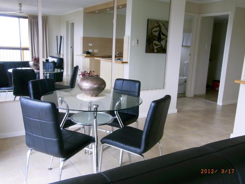 Coral Towers Holiday Suites - image 2