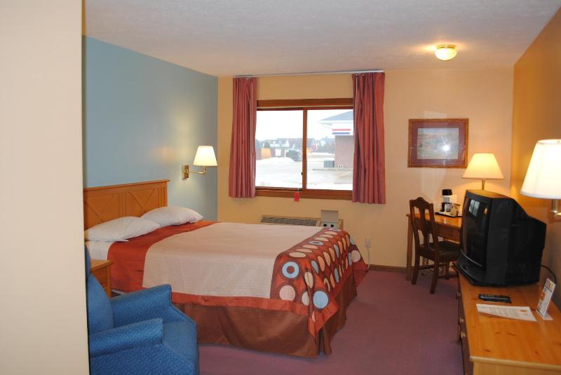 Queen Room - Non-Smoking image 2
