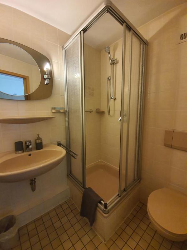 Single Room image 3