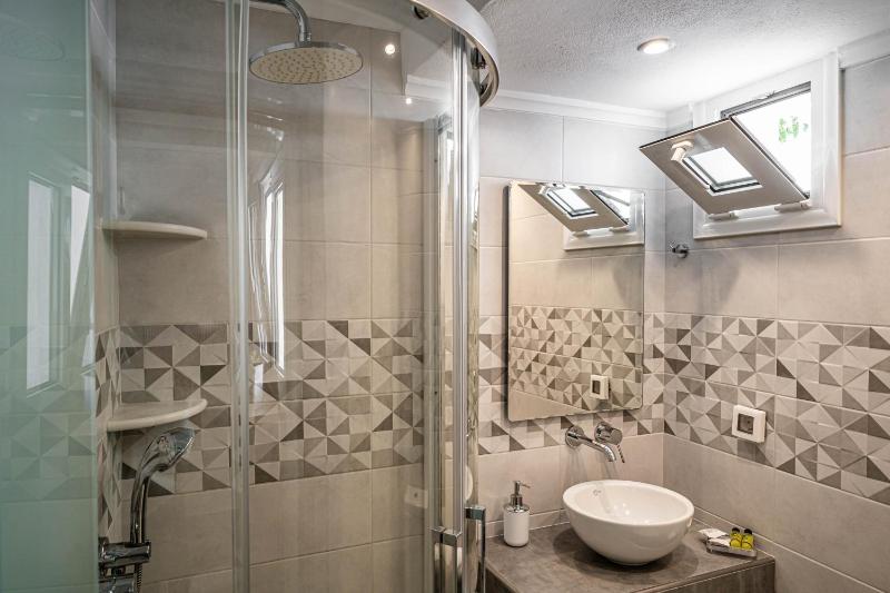 Superior Double Room with Outdoor Hot Tub - Split Level	 image 2