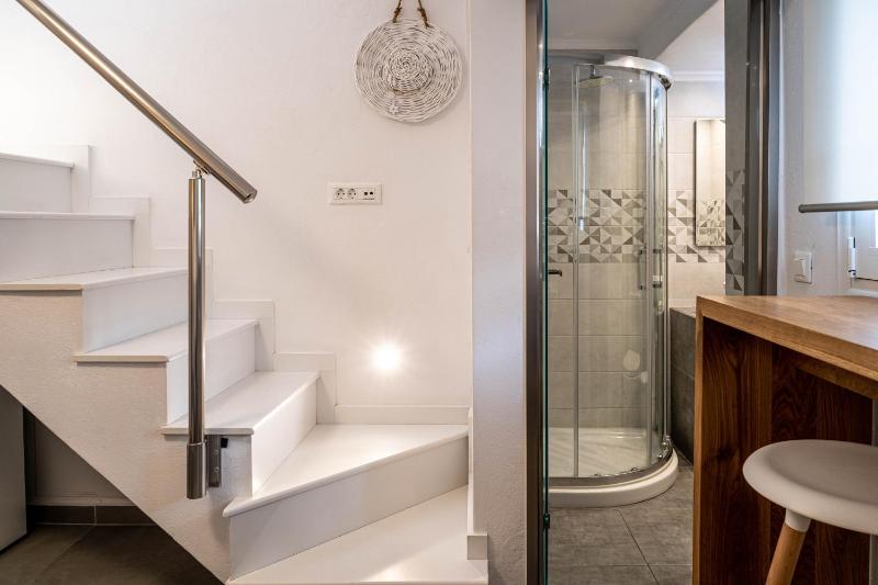 Superior Double Room with Outdoor Hot Tub - Split Level	 image 4