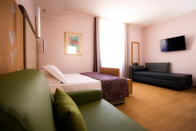 Quadruple Room with View image 2