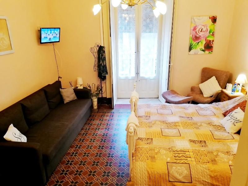 Double Room with Balcony image 2