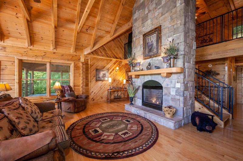 Six-Bedroom House image 3