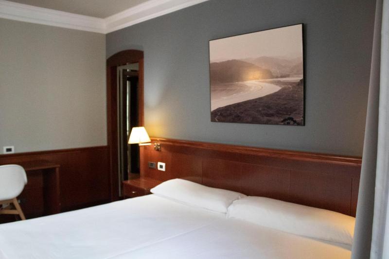 Superior Double Room image 3