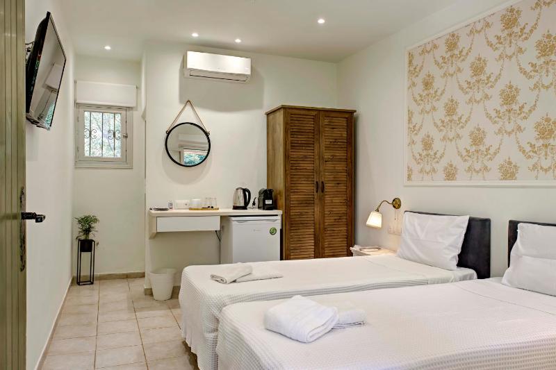 Deluxe Double Room image 2