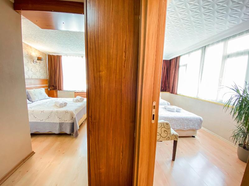 Deluxe Family Room image 2