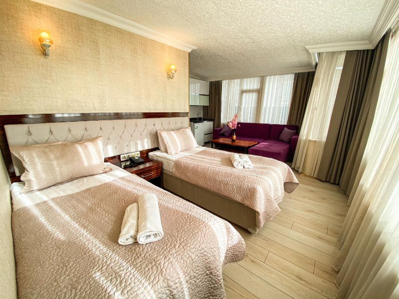 Family Room with Sea View image 2