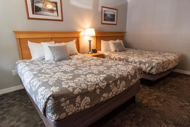 Queen Room with Two Queen Beds - Poolside image 2