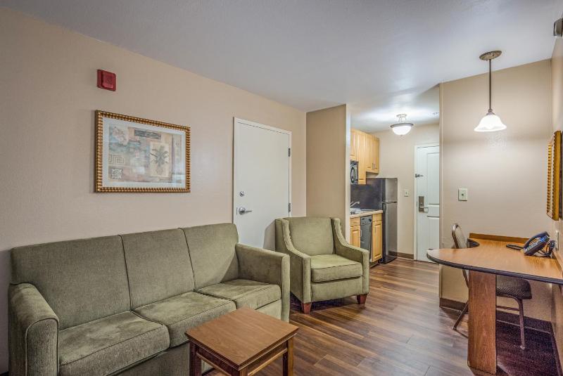 Queen Suite image 2
