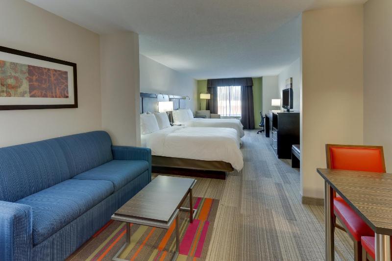 Suite with Two Queen Beds image 3