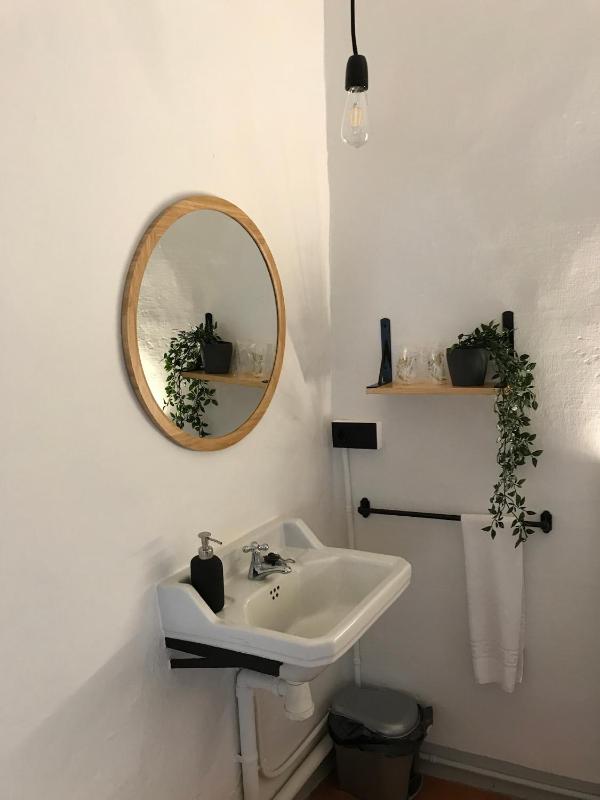 Twin Room with Shared Bathroom image 4