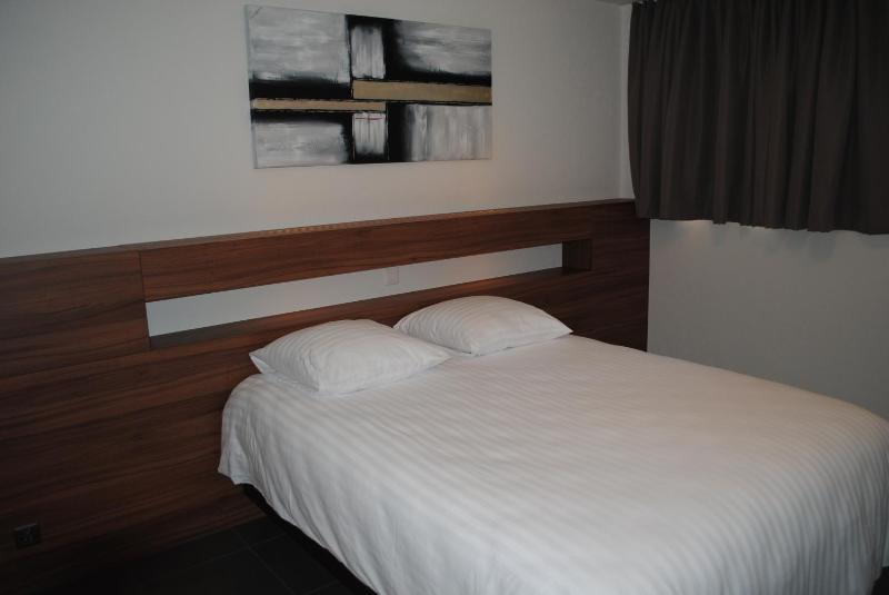 Twin Room image 1