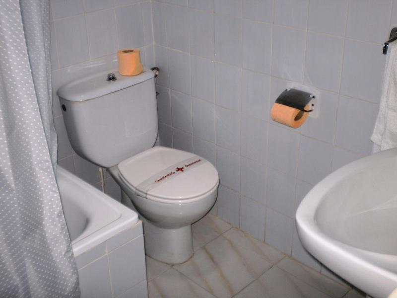 Twin Room with Balcony image 2