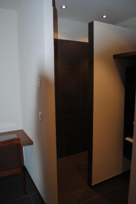 Twin Room image 3