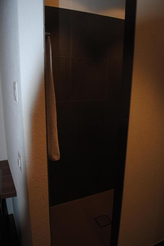 Twin Room image 4