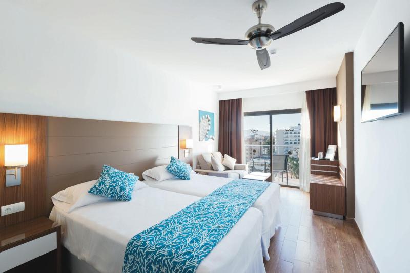 Double Room with Balcony image 1