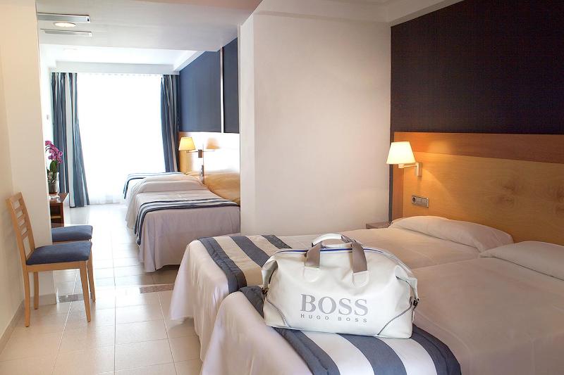 Quadruple Room with Balcony  (2 Adults + 2 Children) image 3