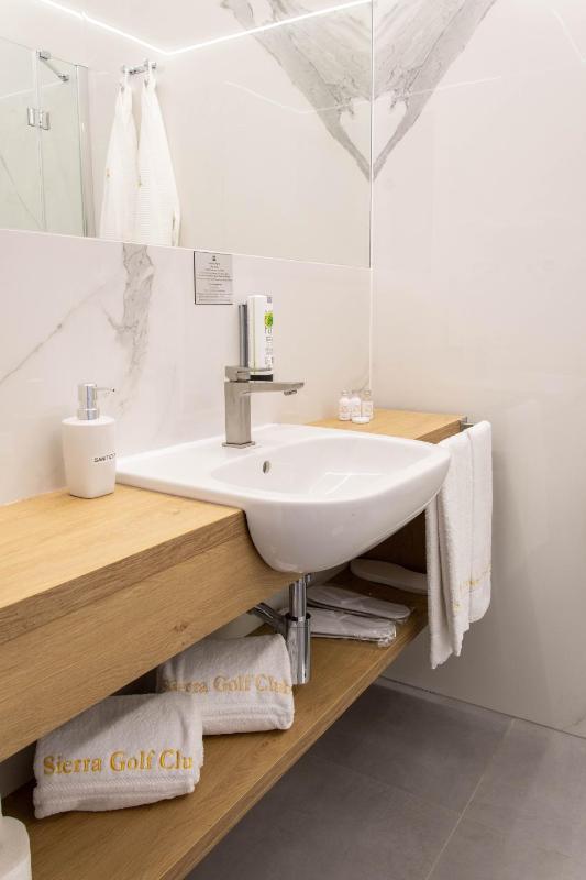 Double Room image 2