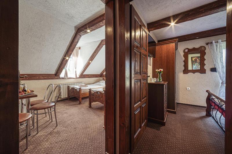 Deluxe Quadruple Room image 3