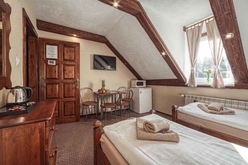 Deluxe Quadruple Room image 4