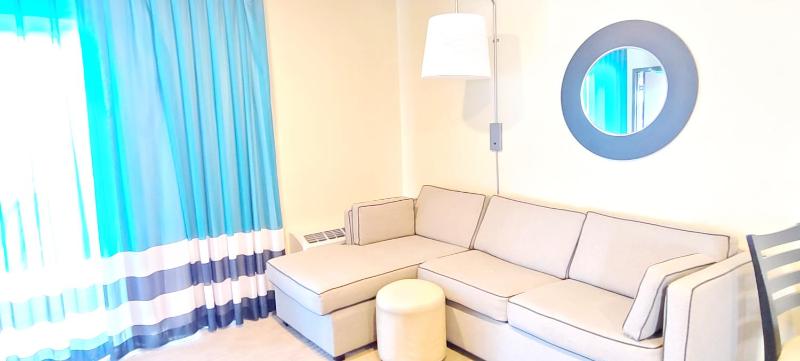 King Room with Sofa Bed - Non-Smoking image 2