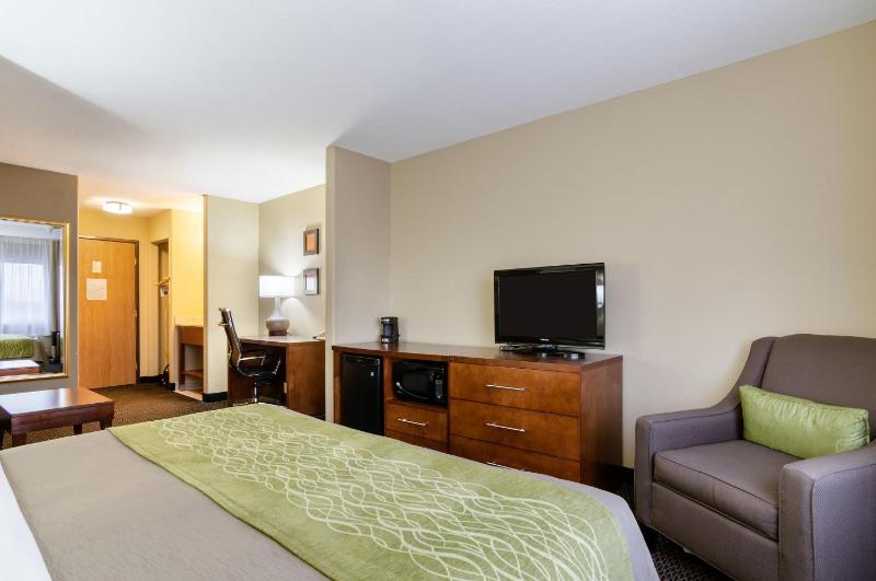King Suite - Non-Smoking image 4