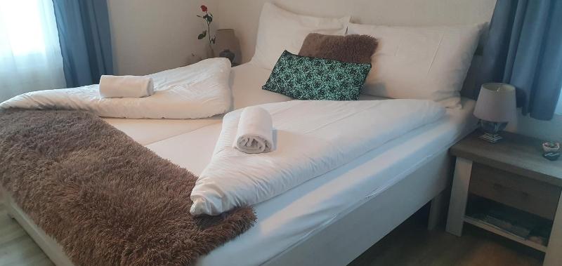 Double Room image 2