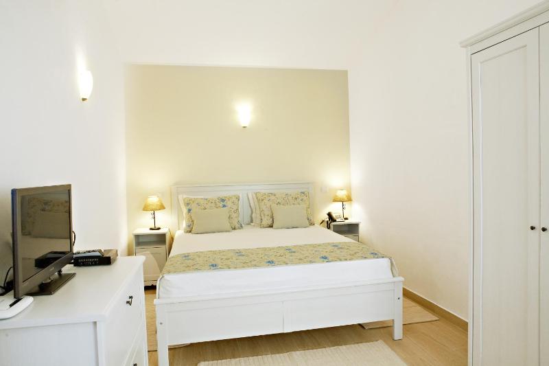Double Room image 2