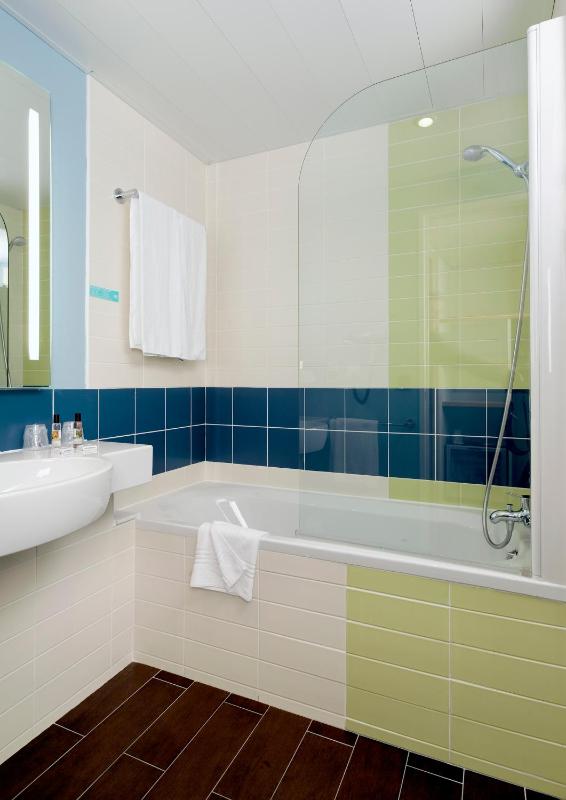 Classic Twin Room image 3