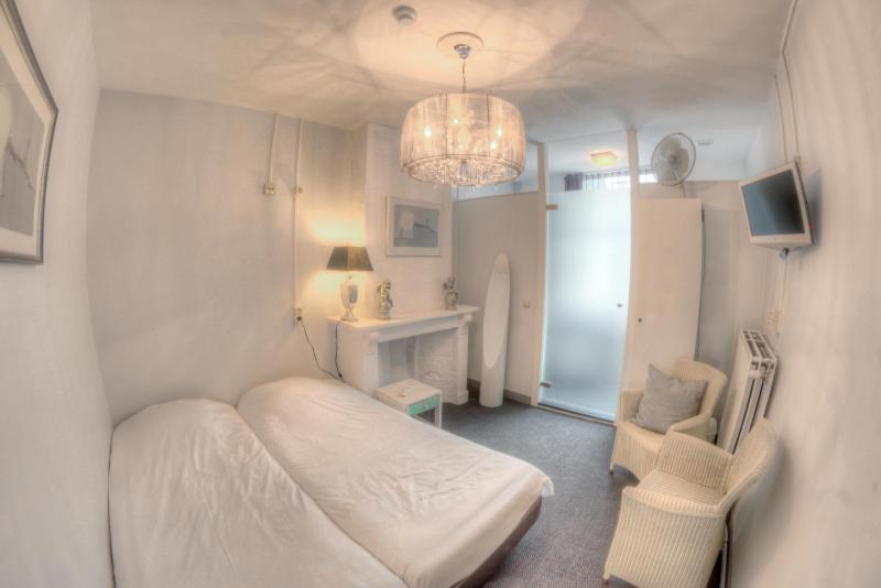 Double or Twin Room image 3