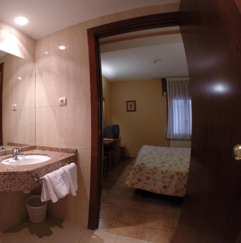 Double Room with Extra Bed image 3