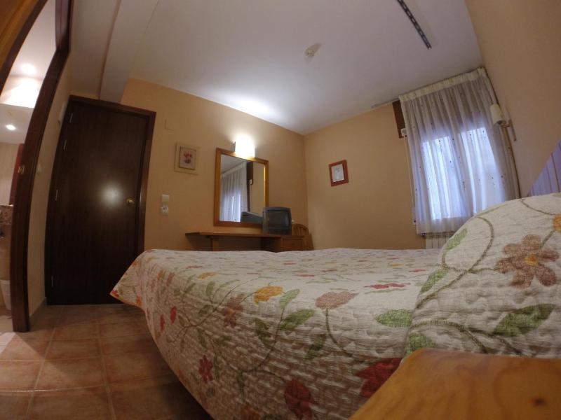 Single Room image 3
